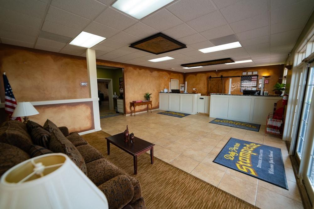 Angel Inn Near Imax, A Travelodge By Wyndham Бренсън Екстериор снимка