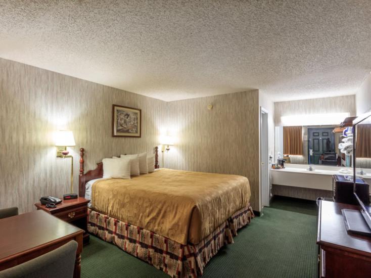 Angel Inn Near Imax, A Travelodge By Wyndham Бренсън Екстериор снимка